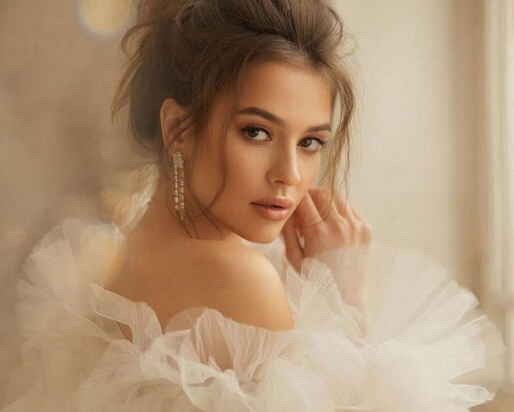 Dreamy feminine earrings with romantic modern styling